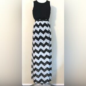 Heartsoul Women's Sleeveless Black And White Chevron (Size M)